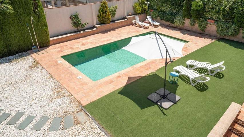 Casa de vacaciones para 7 personas, con terraza además de piscina y jardín - 1