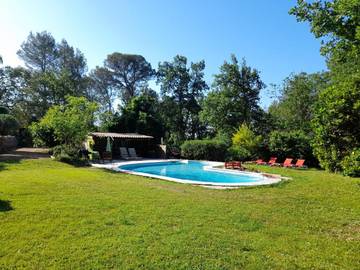 Tente pour 4 personnes, avec jacuzzi et piscine ainsi que jardin et terrasse, animaux acceptés dans le Var