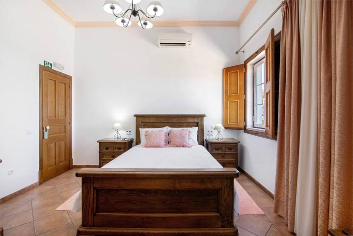 Quarto 'Quarto Rosa - Vista Campo' com Piscina Partilhada, Wi-Fi e Ar Condicionado in Distrito de Beja