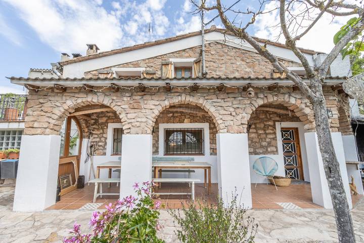Casa rural para 14 personas, con jardín, Se admiten mascotas en Provincia de Barcelona - 2