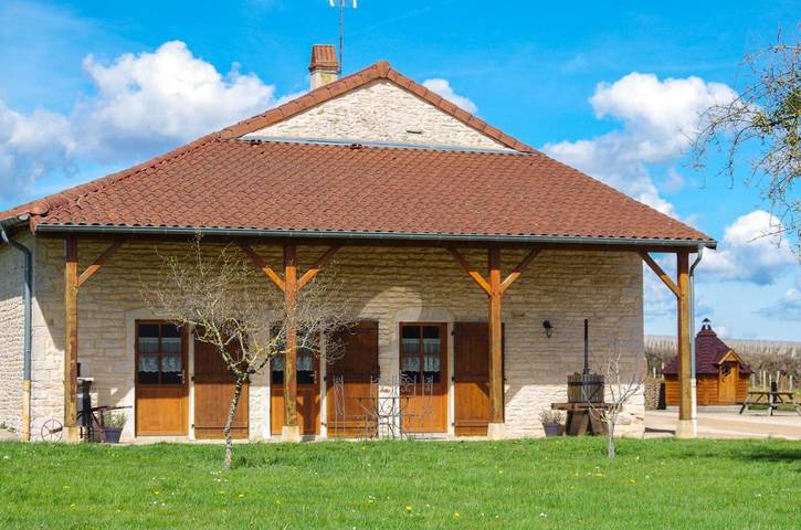 Location de vacances pour 4 personnes, avec vue ainsi que sauna et jardin à Lugny - 3