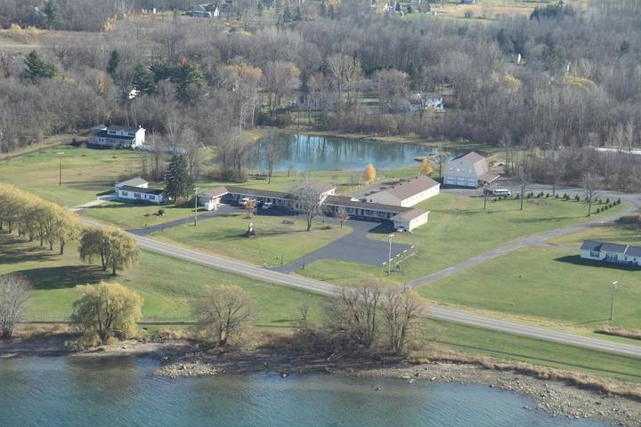 Hotel für 2 Personen, mit Seeblick und Garten sowie Ausblick in New York State