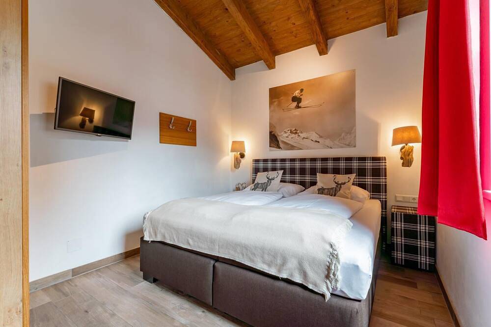 Ganze Wohnung, Penthouse bei Kaprun mit Sauna &  Bergblick in Piesendorf, Pinzgau