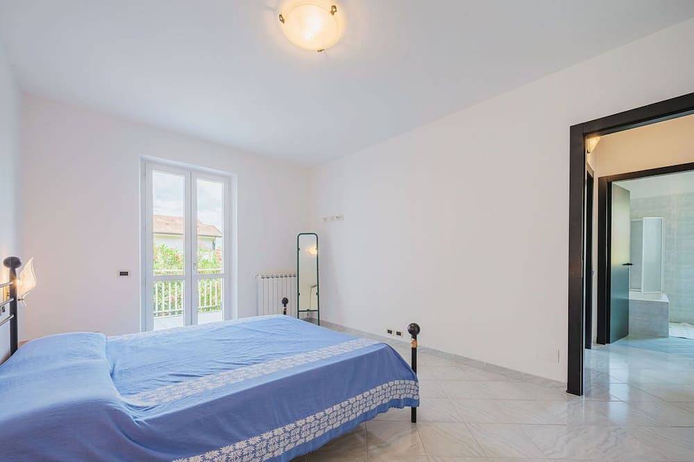 Beautiful apartment in villa with Wifi, Tv, patio, pets allowed and parking, close to La Spezia in Ameglia, Ameglia Municipality