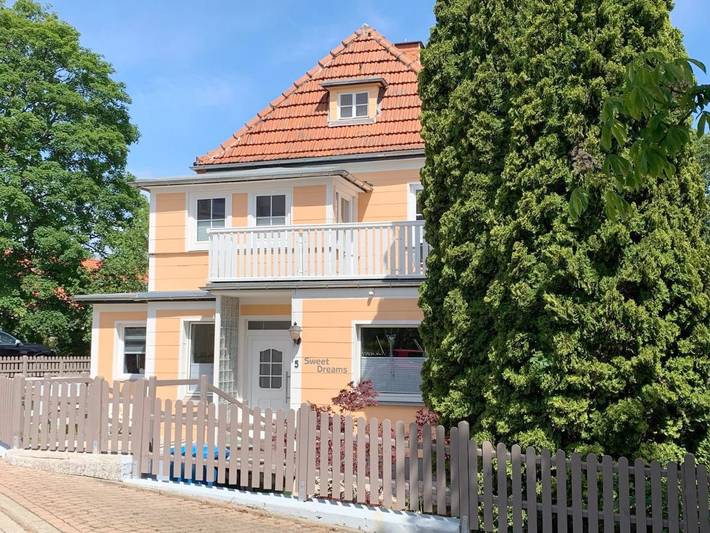 Ferienhaus für 8 Personen, mit Balkon und Terrasse sowie Garten und Ausblick