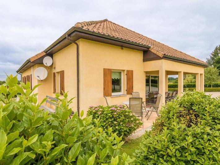 Location de vacances pour 15 personnes, avec jardin et piscine à Saint-Nexans