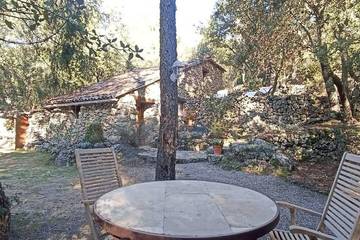 Location de vacances pour 4 personnes, avec jardin à Sillans-la-Cascade