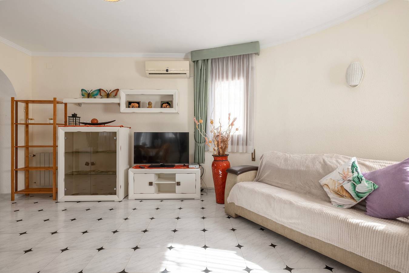 Holiday Home 'Paraiso Para 4' with Shared Pool, Wi-Fi and Air Conditioning in Mont-roig del Camp, Costa Dorada