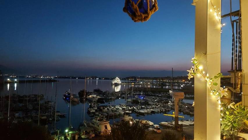 Chambre d’hôte pour 2 personnes, avec Balcon ainsi que Terrasse et Vue à Castellammare di Stabia