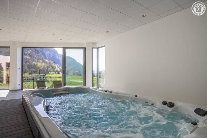 Gîte pour 2 personnes, avec sauna et terrasse ainsi que jacuzzi et jardin, animaux acceptés dans les Alpes francaises - 3