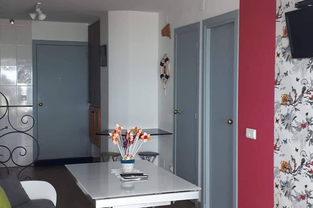 Apartamento entero, Impresionantes vistas al mar y al puerto, Wifi Gratuito, Aire Acondicionado, max 4 Personas in Tierras del Ebro, Costa Dorada