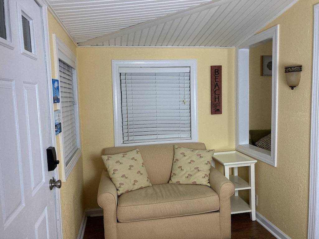 Beach Cottage With Private Home Gym 2 Blocks From The Beach in Kure Beach, Pleasure Island