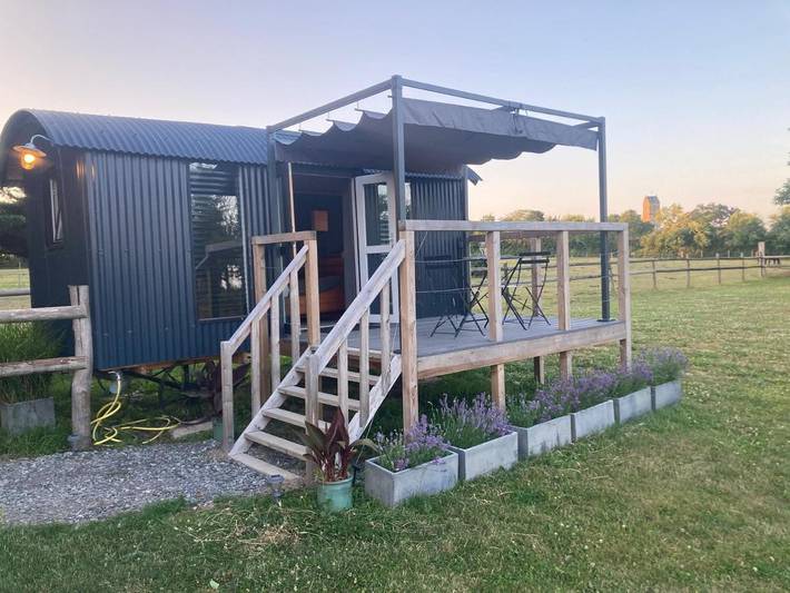 Location de vacances pour 2 personnes, avec vue ainsi que jardin et terrasse à Dragey-Ronthon - 2