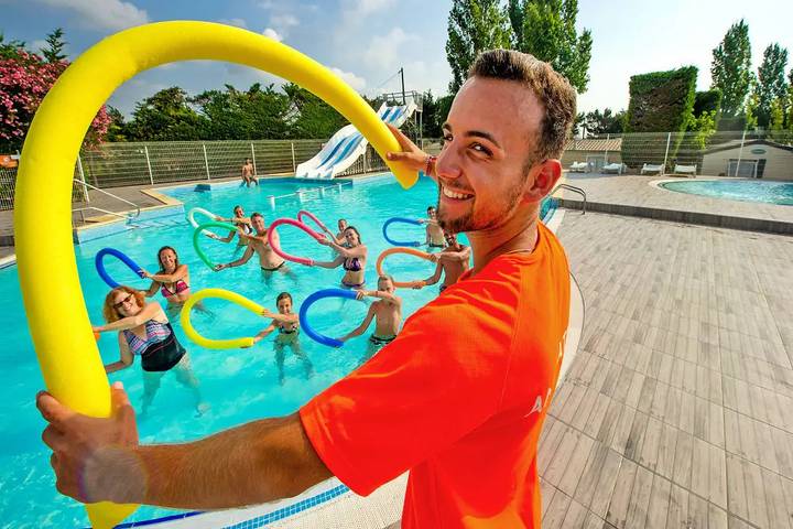 Camping pour 4 personnes, avec terrasse et piscine, animaux acceptés à Vic-la-Gardiole - 3