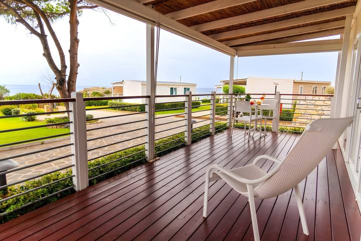 Bungalow per 4 persone, con terrazza e vista oceano, adatto a famiglie con bambini a Marina di Camerota