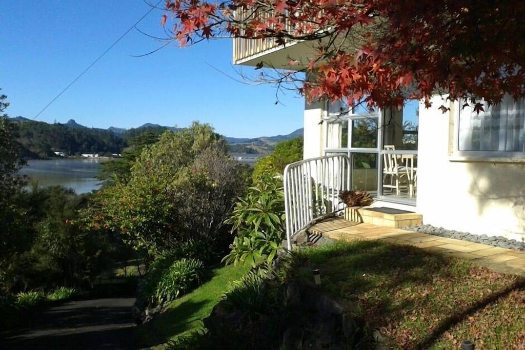 Ganze Wohnung, Atemberaubende Aussicht auf den Hafen, in ruhiger Lage in Coromandel, Waikato