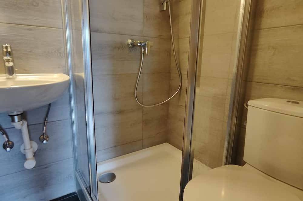 Doppelzimmer, Dusche, Wc, gartenseitig - Haus Grünsbach in Münster (Tirol), Kaisergebirge