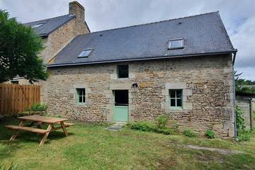 Gîte pour 7 personnes, avec jardin à Rédené