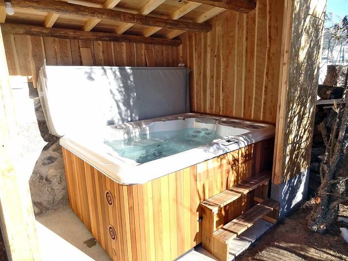 Gîte pour 3 personnes, avec jacuzzi ainsi que terrasse et jardin à Crots
