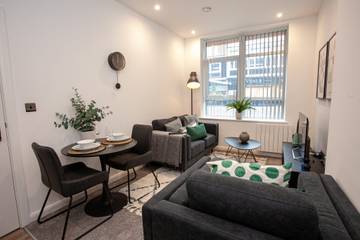 Vacation Rental for 4 Guests in Bolton, Greater Manchester, Picture 4