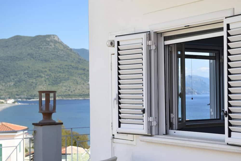 Entire apartment, Cannicelle   Apartment with sea view located inside the Residence le Ruve Bianche with swimming pool and private beach in Vibonati, Cilento