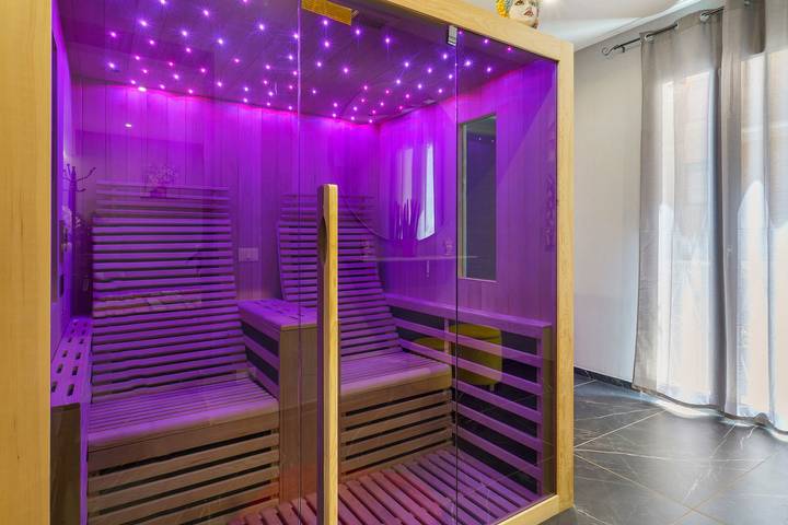 Gîte pour 2 personnes, avec sauna ainsi que balcon et jacuzzi à Porto Empedocle