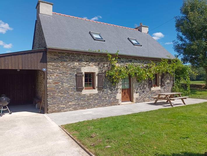 Location de vacances pour 5 personnes, avec Terrasse ainsi que Jardin et Vue à Châteauneuf-du-Faou