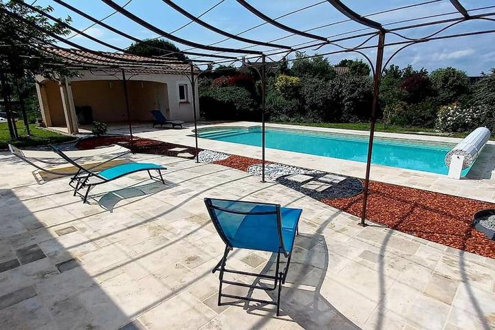 Location de vacances pour 6 personnes, avec piscine ainsi que vue et jardin à Castres - 3