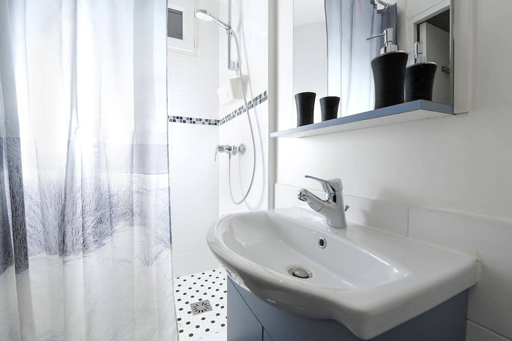 Entire apartment, Un nid Pour Deux : Cosy F1 bis Proche de Paris in Villeneuve-la-Garenne, Hauts-de-Seine