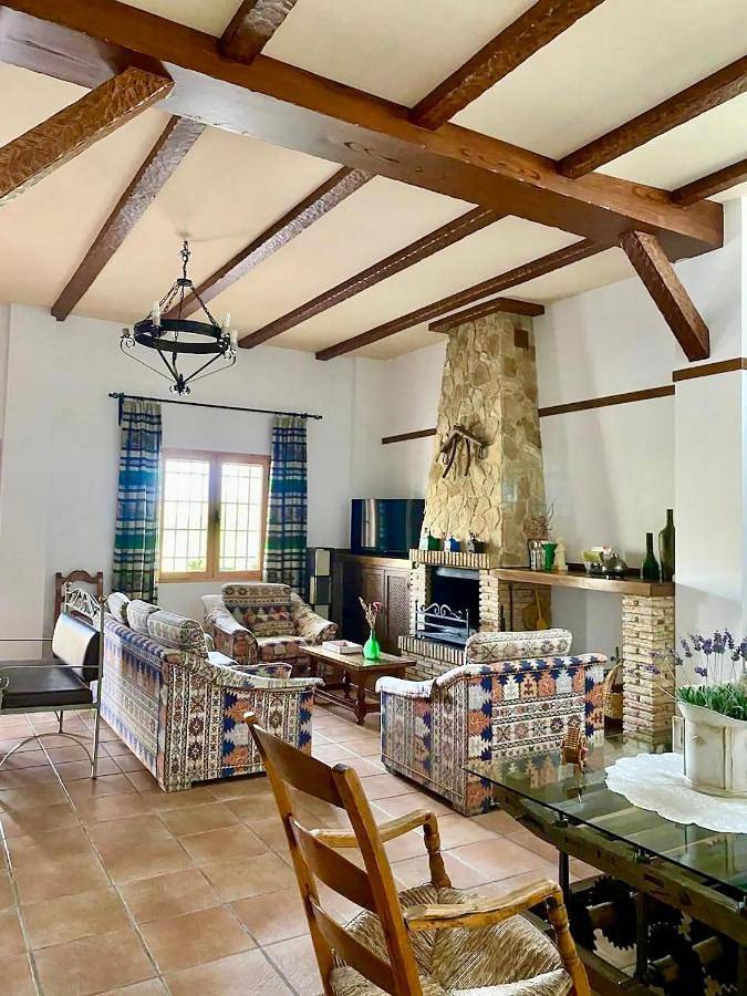 Location de vacances pour 7 personnes, avec jardin ainsi que vue et piscine à Baena - 2