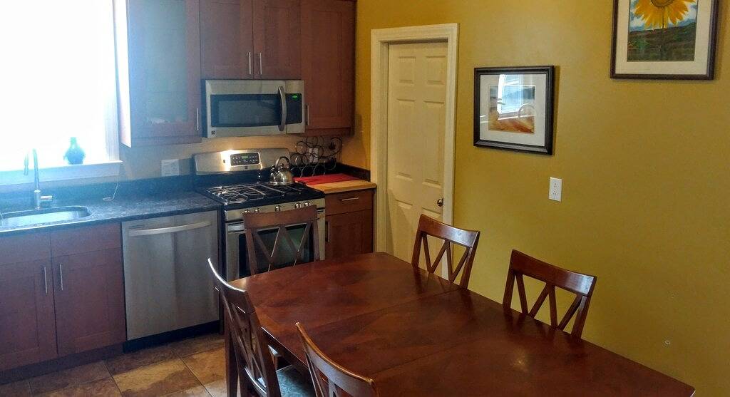 Ganze Wohnung, Boston's Jamaica Plain 2-Bett mit klima, Parkplatz, Wäscherei und Wifi in Roxbury, Boston