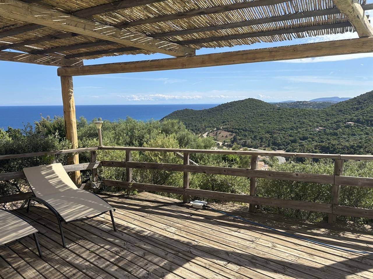 Geheel appartement, F2 Apartment with Pool and Sea View in Sainte Lucie de Porto-Vecchio in Fautea, Conca