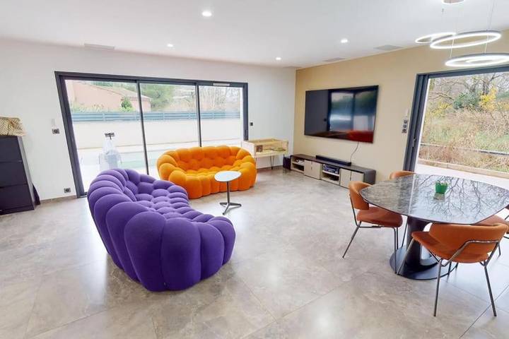 Location de vacances pour 10 personnes, avec piscine et jacuzzi ainsi que jardin et terrasse à Saint-Gervais-sur-Roubion - 4