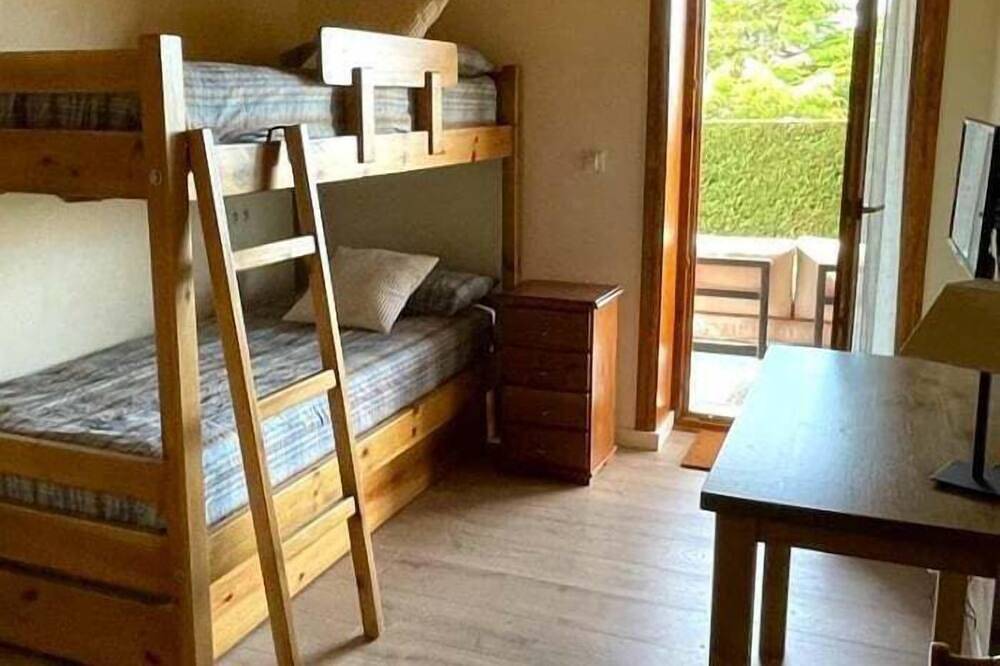 Apartamento entero, Planta Baja 2 hab. con Piscina, Pádel, Chimenea y Jardín Privado in Angoustrine-Villeneuve-des-Escaldes, Parque Natural Regional de los Pirineos Catalanes