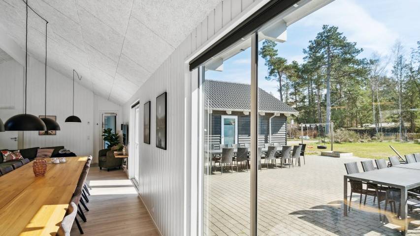 Ferieudlejning for 24 personer, med sauna, husdyr tilladt i Asserbo