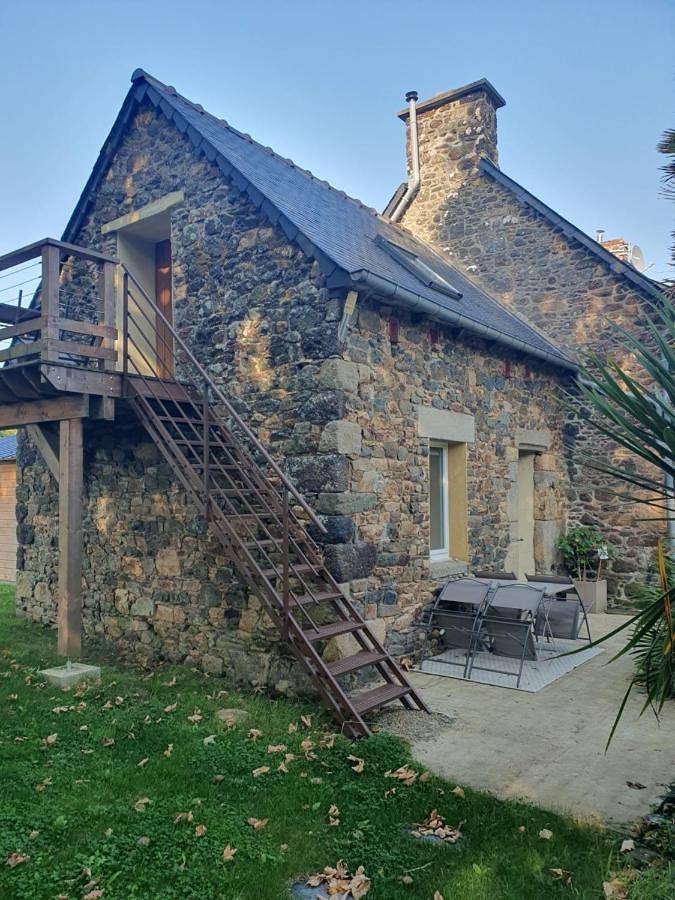 Location de vacances pour 4 personnes, avec jardin ainsi que jacuzzi et terrasse, animaux acceptés à Pléguien - 4