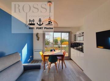 Gîte pour 2 personnes, avec jardin ainsi que vue et piscine dans Office De Tourisme La Grande Motte