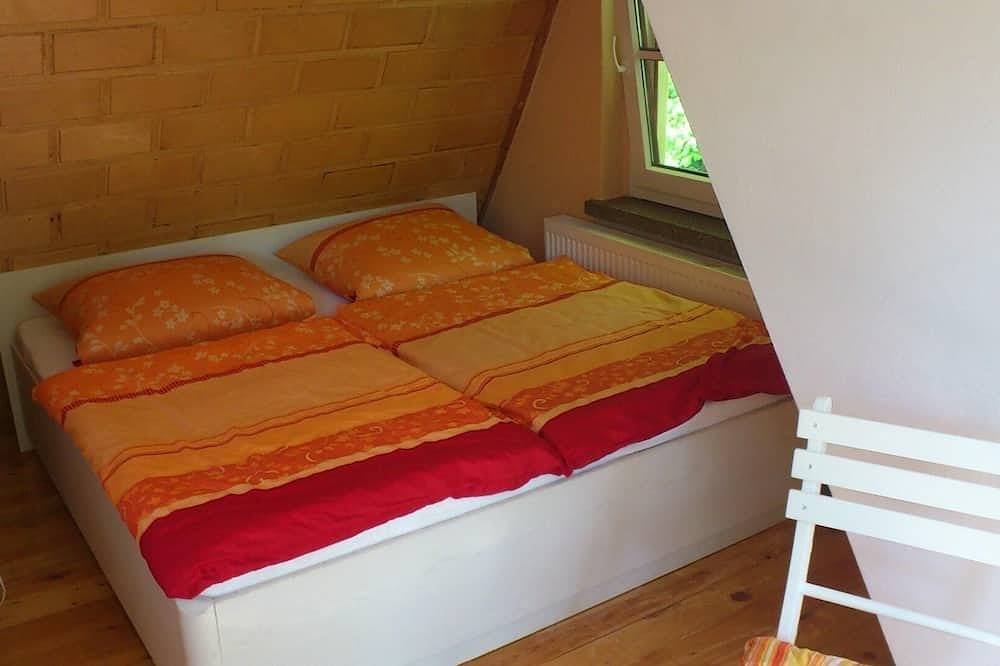 Holiday house in a quiet location by the edge of the forest, with a terrace and a large site in Zerbst/Anhalt, Anhalt - Bitterfeld region