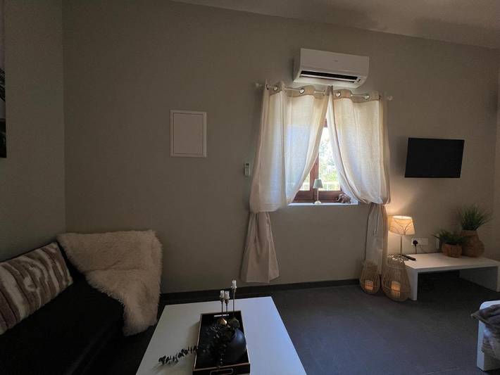 Gîte pour 2 personnes, avec terrasse et vue dans Oróklini - 2