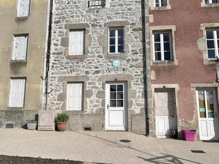 Gîte pour 6 personnes, avec terrasse, animaux acceptés à Ferrières-sur-Sichon