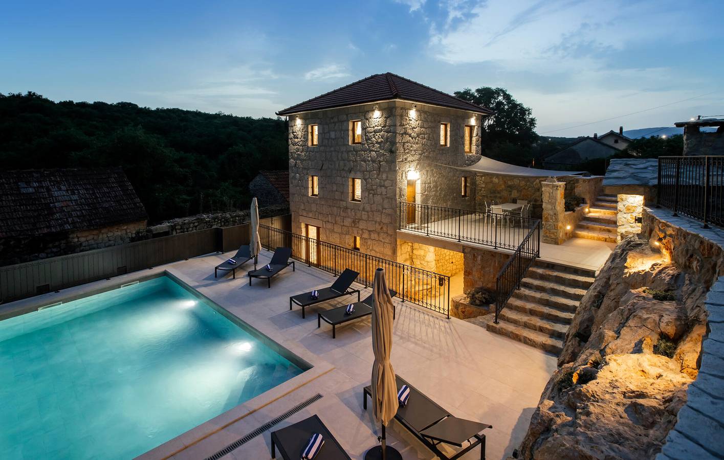 Geräumige Ferienwohnung mit Pool, WLAN, Küche und Parkplatz in Runović (Split-Dalmatien), Imotski