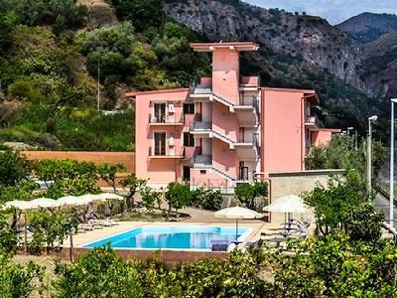 Apartamento entero, 4 estancias 4 Personas in Letojanni, Provincia de Messina