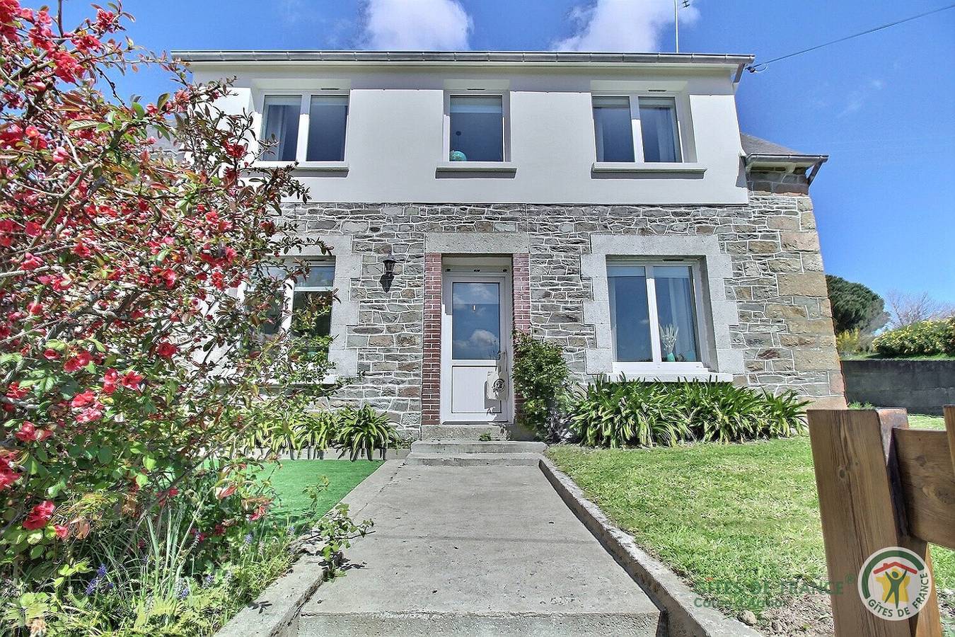 Le Passé Composé in Ploubazlanec, Côte de Goëlo