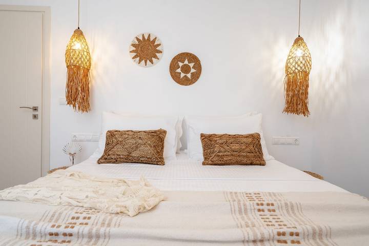 Location de vacances pour 7 personnes, avec vue sur l’océan ainsi que terrasse et jardin dans Agia Anna - 4