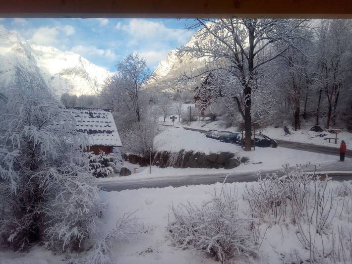 Charming Chalet in Venosc with Panoramic View and Jacuzzi in Vénosc, Les Deux Alpes