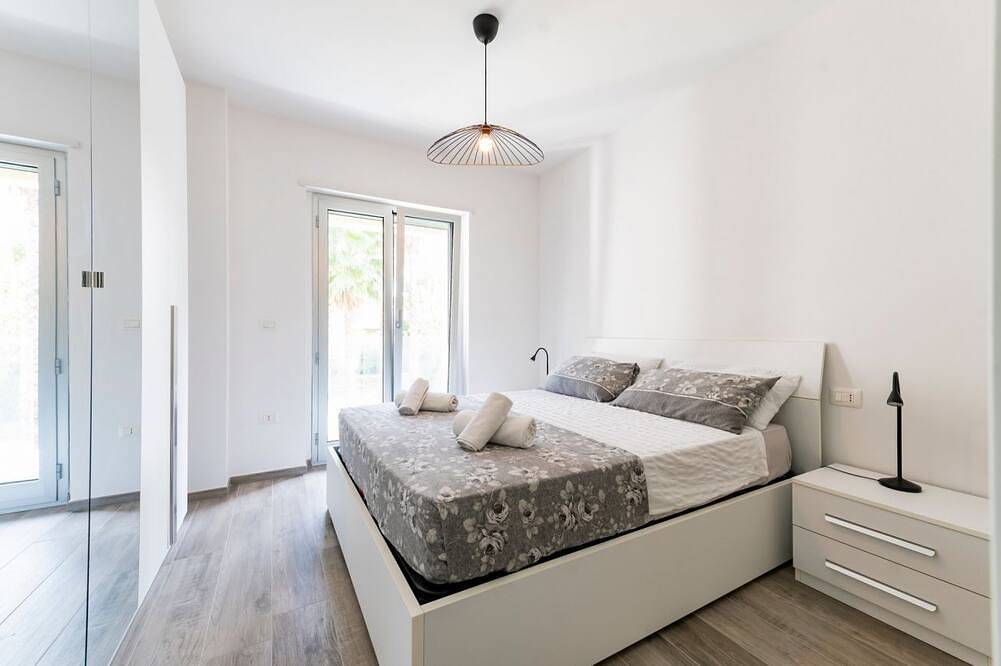 Apartamento entero, Seaside Exclusive Retreat with Balconies & Parking in Francavilla al Mare, Provincia de Chieti