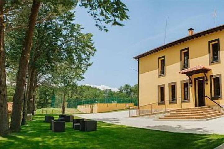 Gîte pour 6 personnes, avec piscine et jardin - 1
