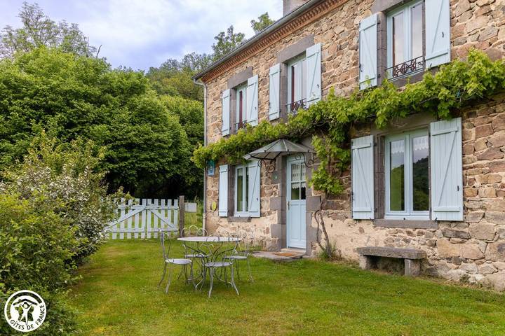 Gîte pour 9 personnes, avec Terrasse ainsi que Jardin et Vue