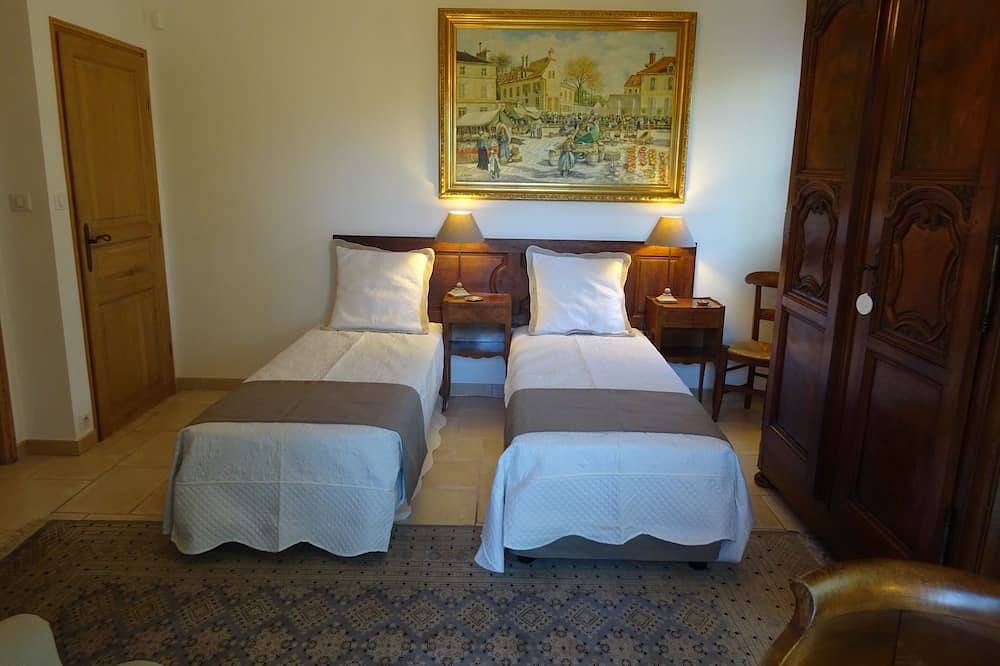 Very beautiful Provencal house sleeps 6/12 in a quiet area in Le Beausset, Var in Le Beausset, Toulon region