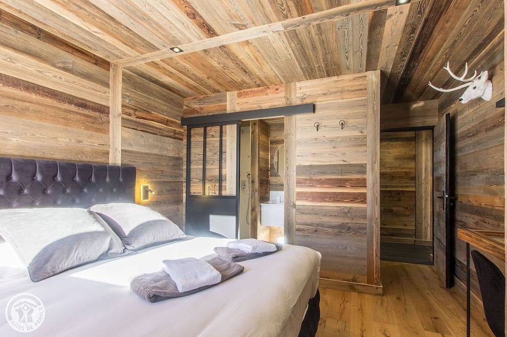 Chalet Panoramique 14 pers face au Mont Blanc au bord des pistes Sauna Jacuzzi in Le Praz de Lys, Taninges